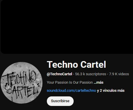 Los 6 Mejores Canales de YouTube de Techno y Electrónica 12 DJ tocando en la clásica cabina de azulejos blancos de HÖR Berlin