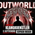 Klangkuenstler en Santiago 2026: Espacio Riesco - Septiembre 2 Portada del artículo sobre Klangkuenstler Outworld All Night Long en Santiago 2026, diseño gráfico en tonos rojo, negro y blanco con la palabra OUTWORLD en grande, logo metálico futurista al centro y silueta oscura del DJ frente a un fondo digital con código binario, donde se leen los textos The Grid, Klangkuenstler, 5 septiembre y Espacio Riesco, representando un evento de techno en Chile.